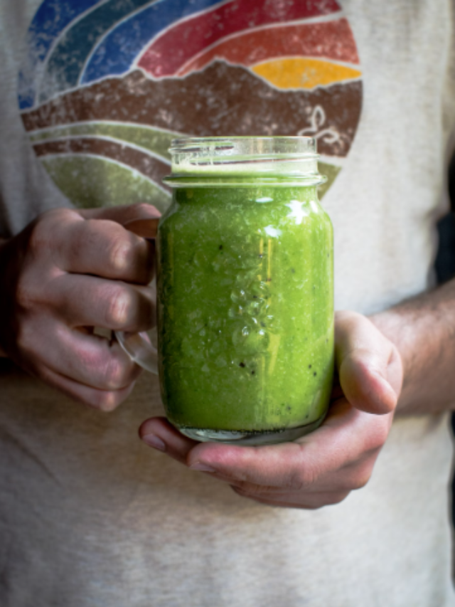 7 Superfoods to Add to Green Smoothies, Plus Easy Recipes That Use Them