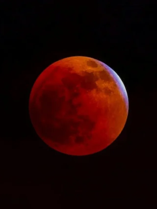 How The Blood Moon In December Will Affect Your Love Life?